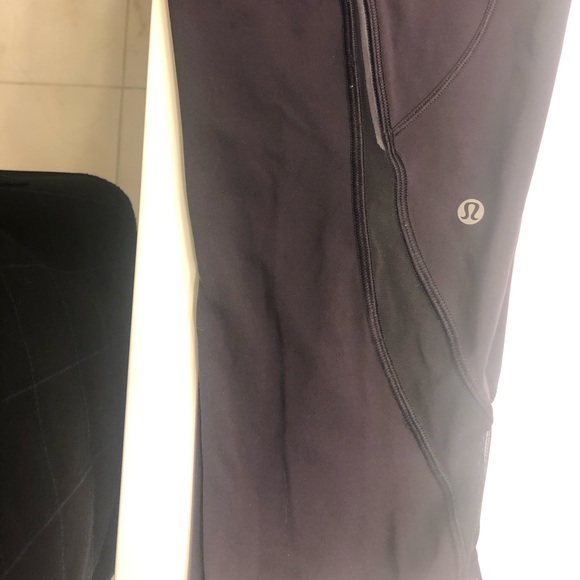 Lululemon cropped leggings with mesh cutouts - Picture 4 of 4